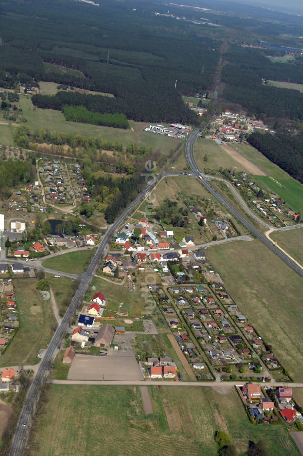 BEELITZ von oben - Strassenverlauf der B2 Ortsumgehung Beelitz