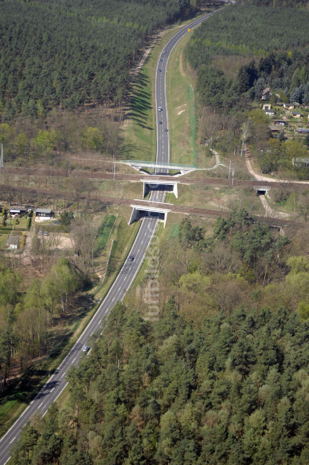 MICHENDORF von oben - Strassenverlauf der B2 Ortsumgehung Michendorf