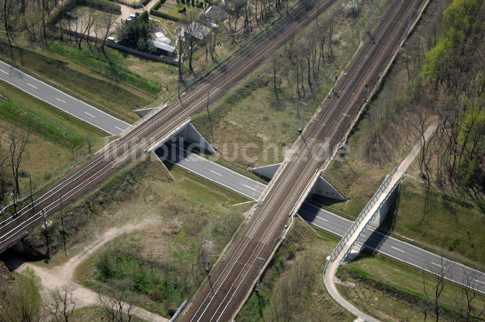 MICHENDORF von oben - Strassenverlauf der B2 Ortsumgehung Michendorf