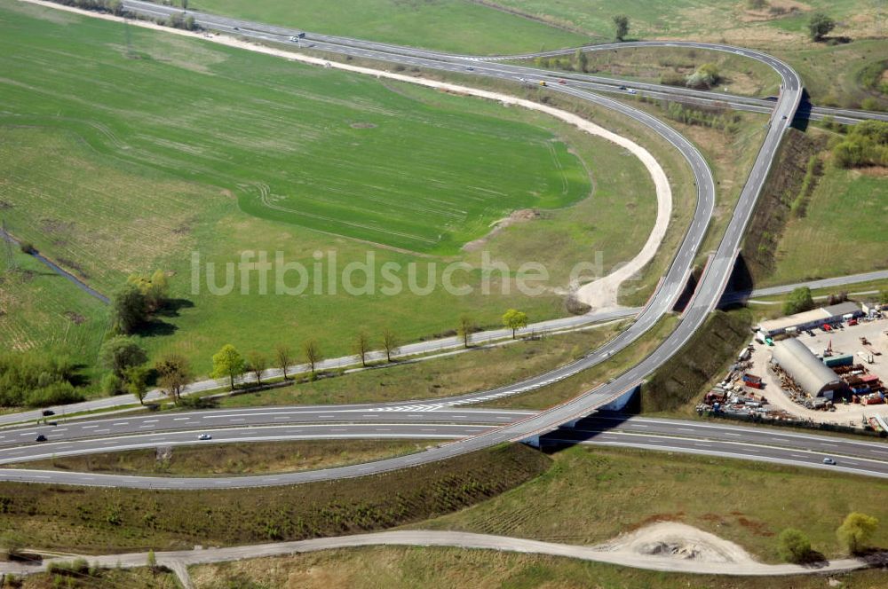 WUSTERMARK von oben - Strassenverlauf der B5 Ortsumgehung Wustermark