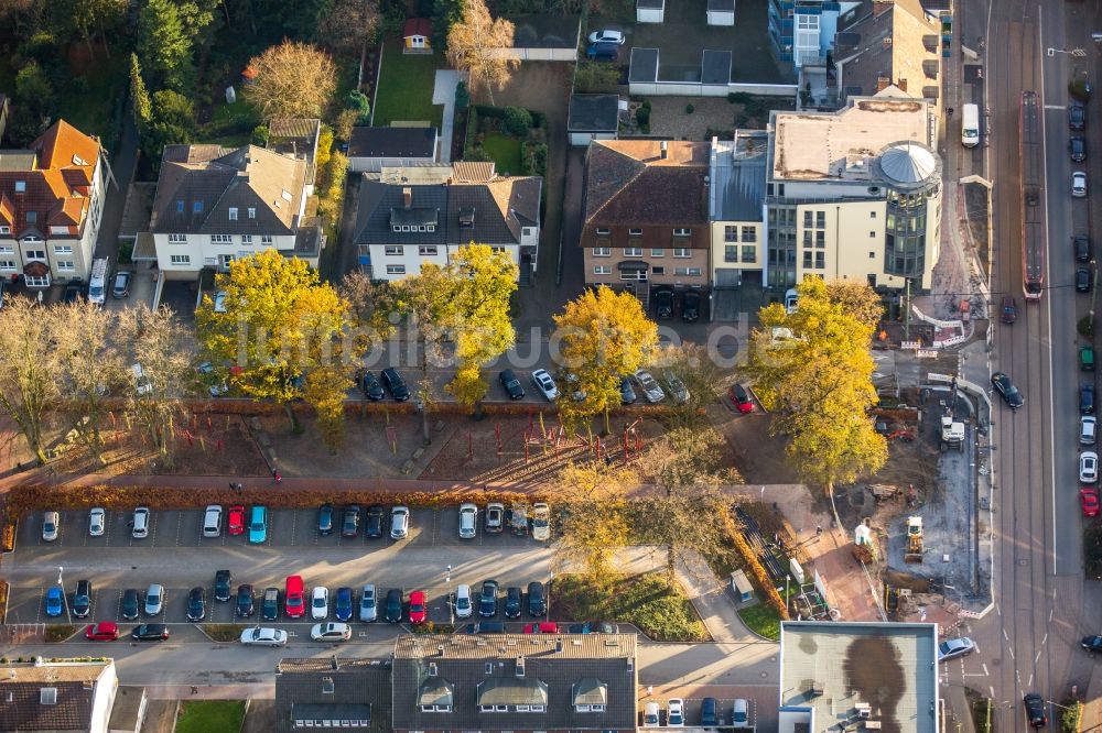 Luftbild Dinslaken - Straßenverlauf und Umgebung Am Rutenwall im herbstlichen Dinslaken im Bundesland Nordrhein-Westfalen