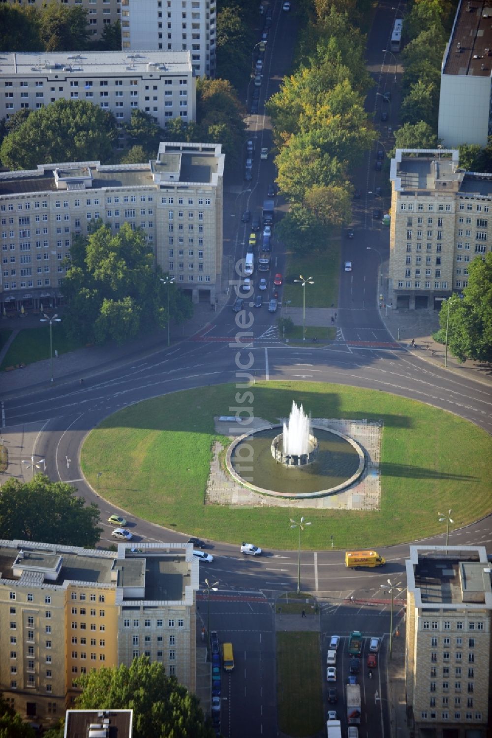 Berlin-Friedrichshain von oben - Strausberger Platz an der Karl-Marx-Alle im Stadtteil Friedrichshain in Berlin