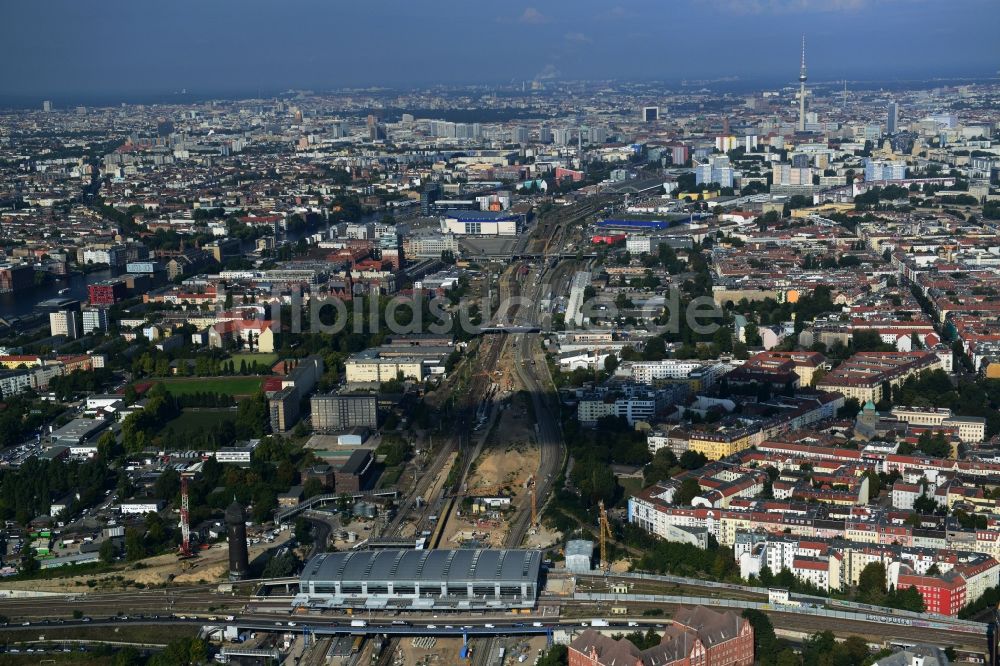 Luftaufnahme Berlin Friedrichshain - Strecken- Ausbau Bahnhof Ostkreuz im Stadtteil Friedrichshain von Berlin