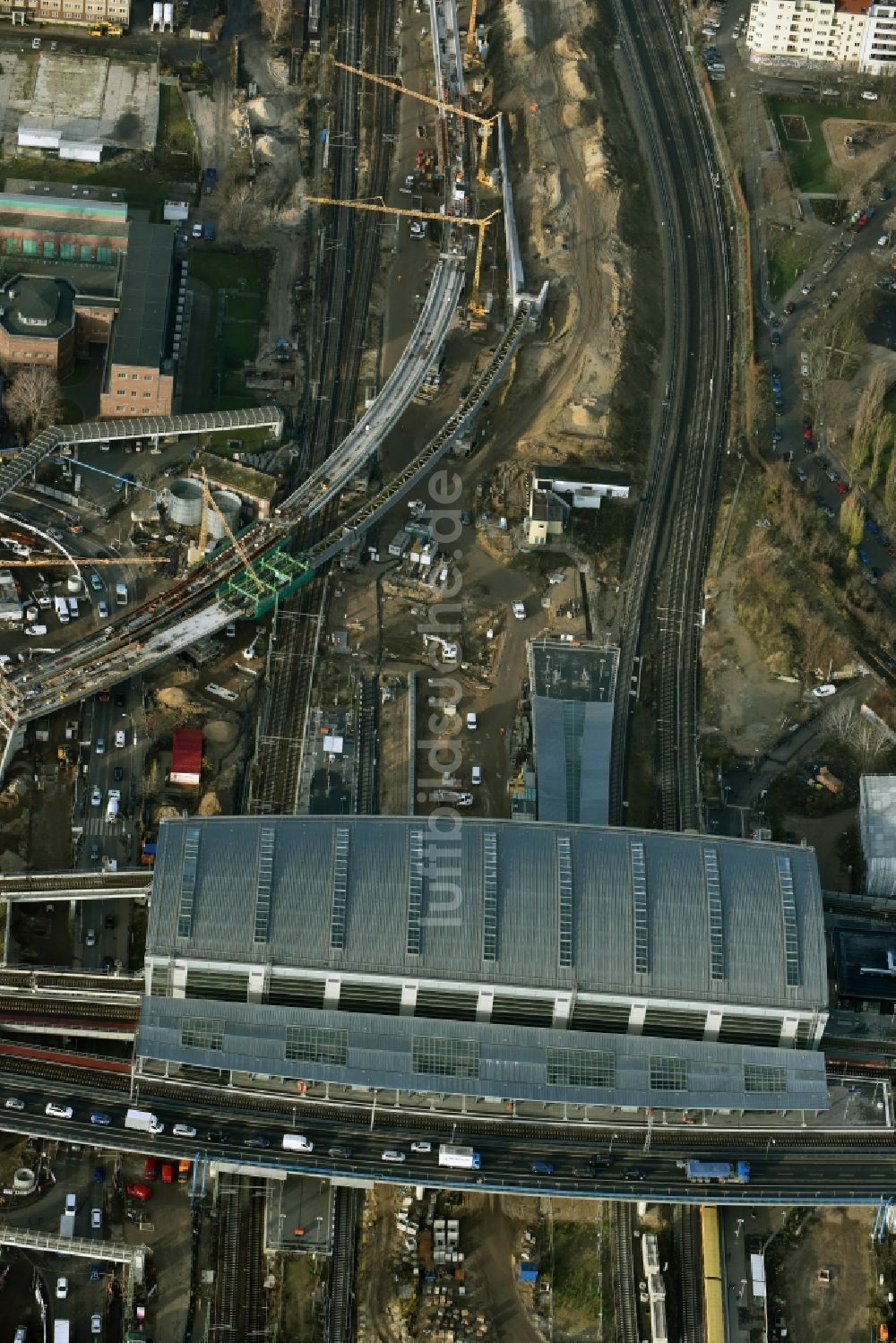 Berlin von oben - Strecken- Ausbau Bahnhof Ostkreuz im Stadtteil Friedrichshain von Berlin