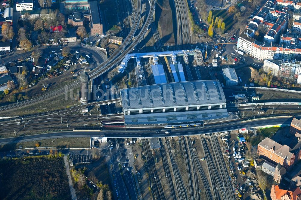 Berlin aus der Vogelperspektive: Strecken- Ausbau am Bahnhof Ostkreuz im Stadtteil Friedrichshain von Berlin