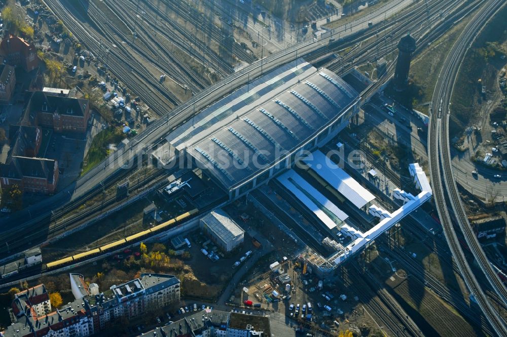 Berlin aus der Vogelperspektive: Strecken- Ausbau am Bahnhof Ostkreuz im Stadtteil Friedrichshain von Berlin