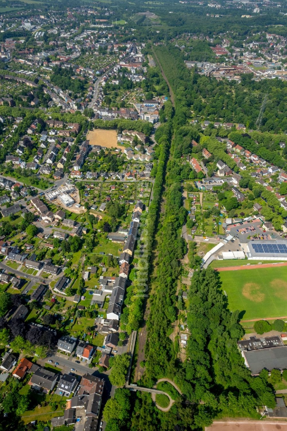 Luftaufnahme Bochum - Streckenführung des Radweges - Skatebahn Radschnellweg Ruhr RS1 im Ortsteil Wattenscheid in Bochum im Bundesland Nordrhein-Westfalen, Deutschland