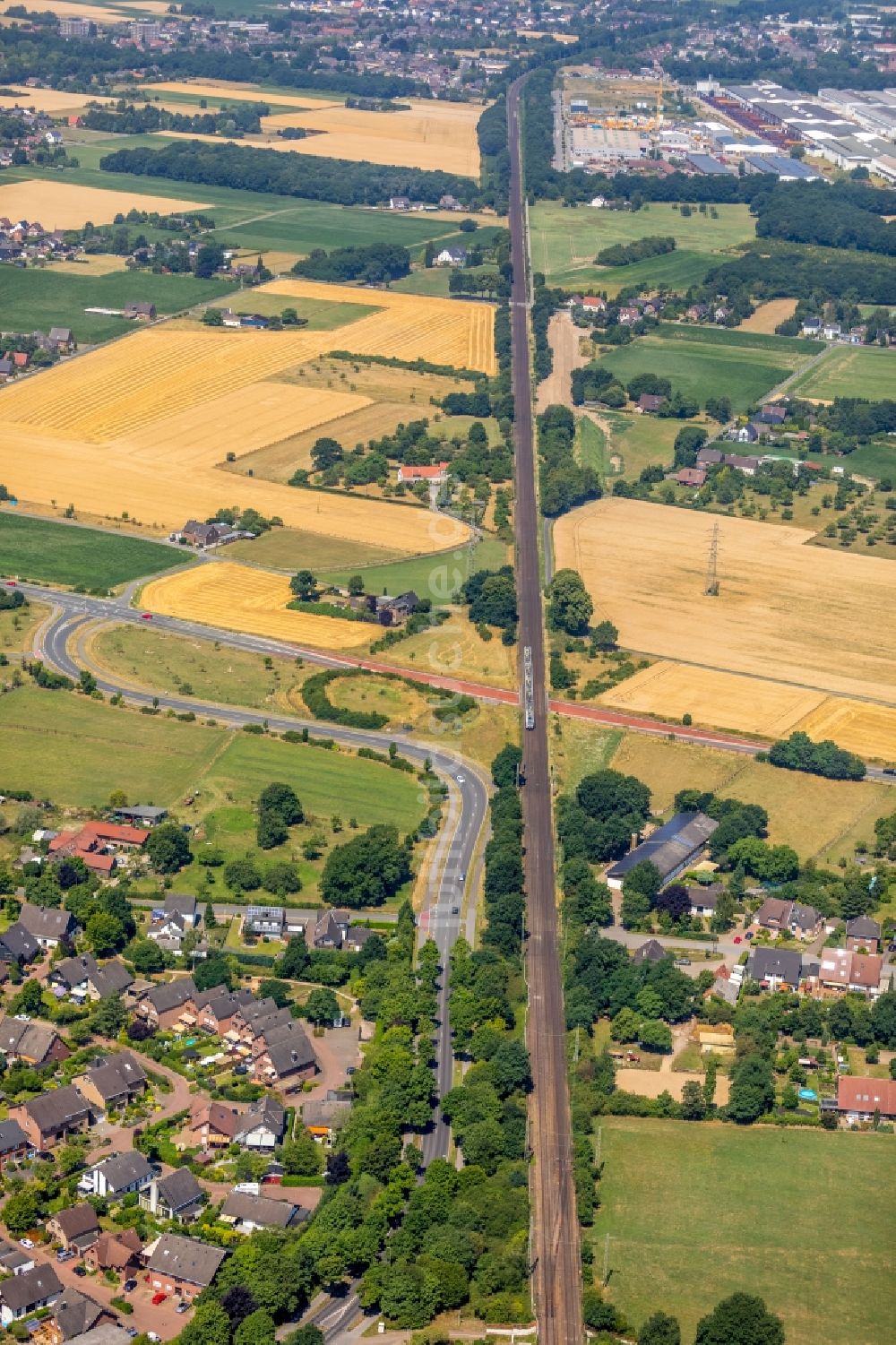 Voerde (Niederrhein) aus der Vogelperspektive: Streckennetz der Deutschen Bahn in Voerde (Niederrhein) im Bundesland Nordrhein-Westfalen - NRW, Deutschland