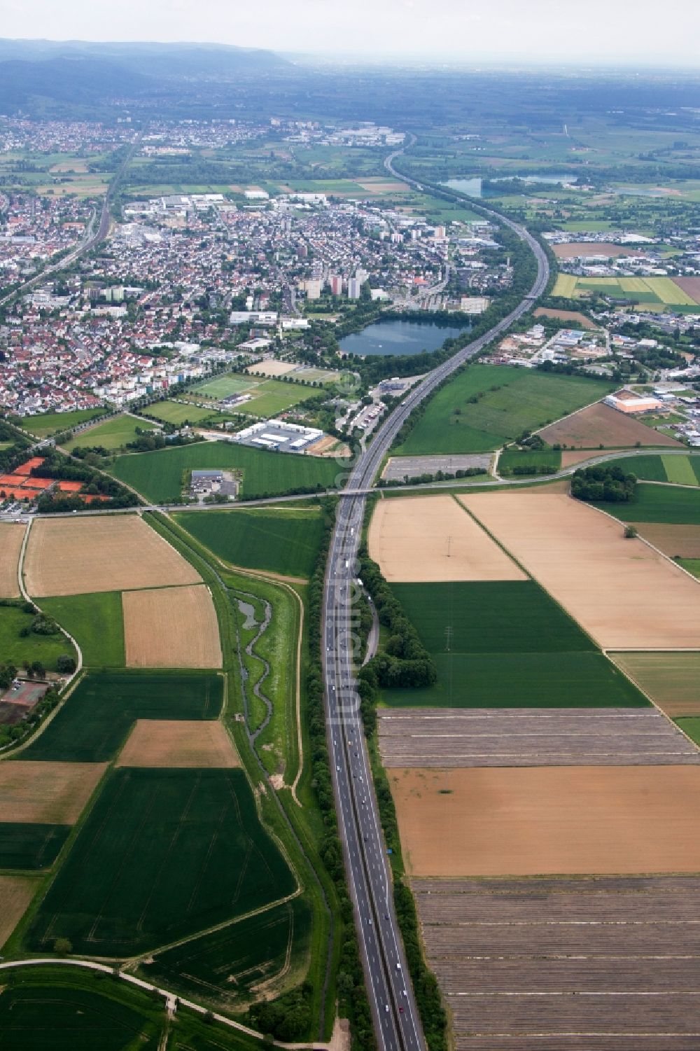 Bensheim aus der Vogelperspektive: Streckenverlauf A5 im Ortsteil Auerbach in Bensheim im Bundesland Hessen