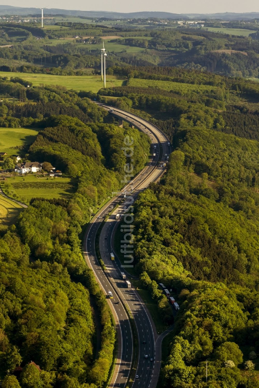 Luftaufnahme Hagen - Streckenverlauf der Sauerlandlinie Autobahn BAB A45 bei Hagen in Nordrhein-Westfalen