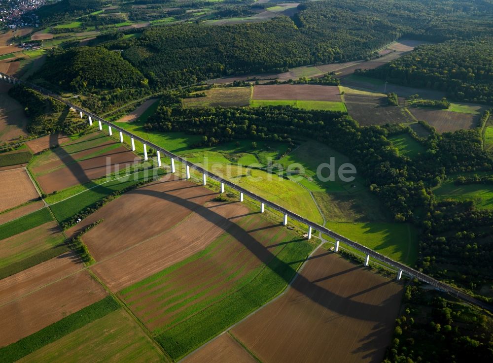 Luftaufnahme Zellingen - Streckenverlauf des Viadukt der ICE Zug- Strecke der Deutschen Bahn bei Zellingen im unterfränkischen Landkreis Main-Spessart im Bundesland Bayern