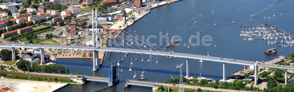 Luftbild Hansestadt Stralsund - Strelasundquerung / Rügenbrücke mit Rügendamm in Stralsund