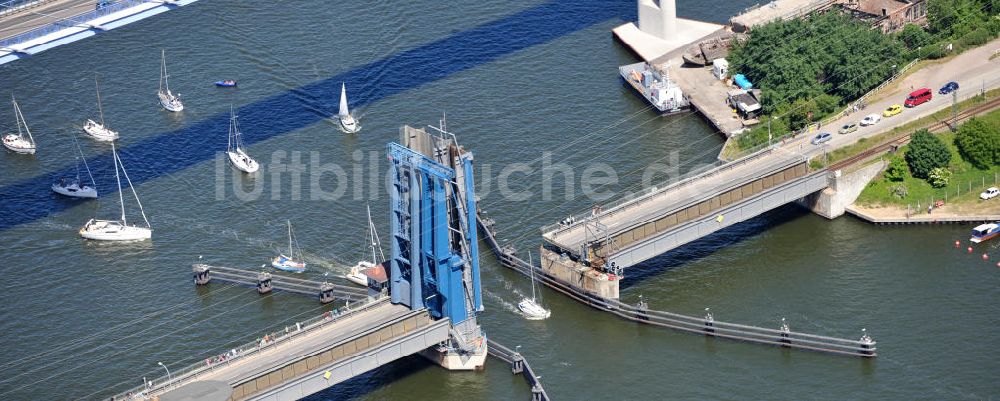 Hansestadt Stralsund von oben - Strelasundquerung / Rügenbrücke mit Rügendamm in Stralsund