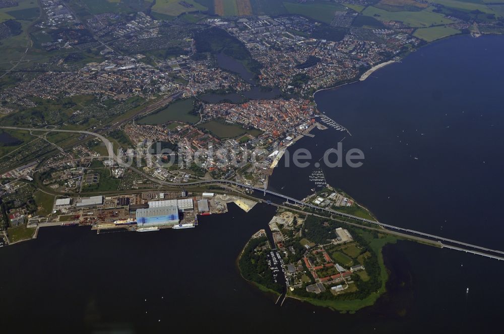 Luftbild Stralsund - Strelasundquerung / Rügenbrücke mit Rügendamm in Stralsund im Bundesland Mecklenburg-Vorpommern