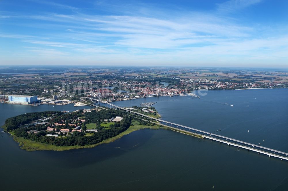 Luftbild Stralsund - Strelasundquerung / Rügenbrücke mit Rügendamm in Stralsund im Bundesland Mecklenburg-Vorpommern