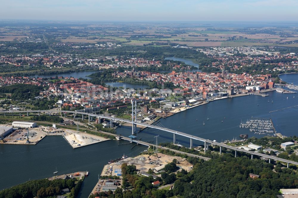 Luftbild Stralsund - Strelasundquerung / Rügenbrücke mit Rügendamm in Stralsund im Bundesland Mecklenburg-Vorpommern