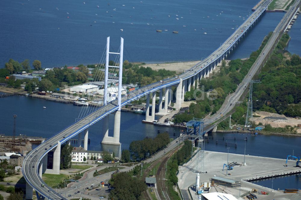 Luftaufnahme Stralsund - Strelasundquerung und Rügendamm- Brücke der Insel Rügen