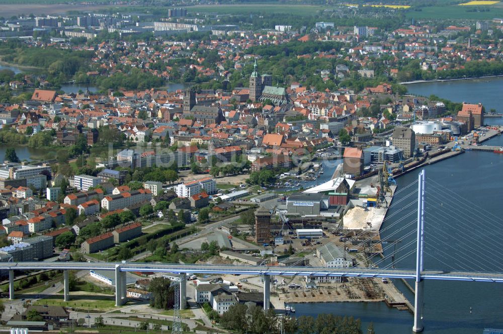 Luftbild Stralsund - Strelasundquerung und Rügendamm- Brücke der Insel Rügen