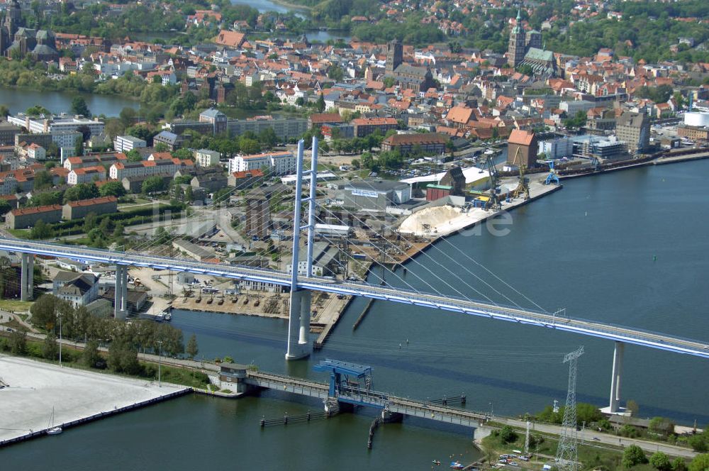 Luftbild Stralsund - Strelasundquerung und Rügendamm- Brücke der Insel Rügen