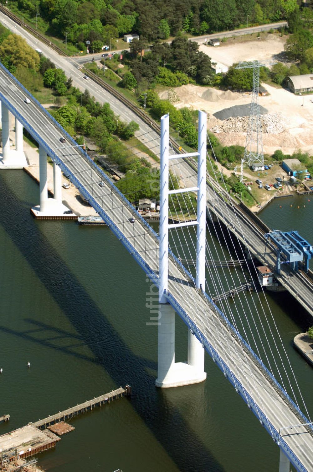 Stralsund aus der Vogelperspektive: Strelasundquerung und Rügendamm- Brücke der Insel Rügen