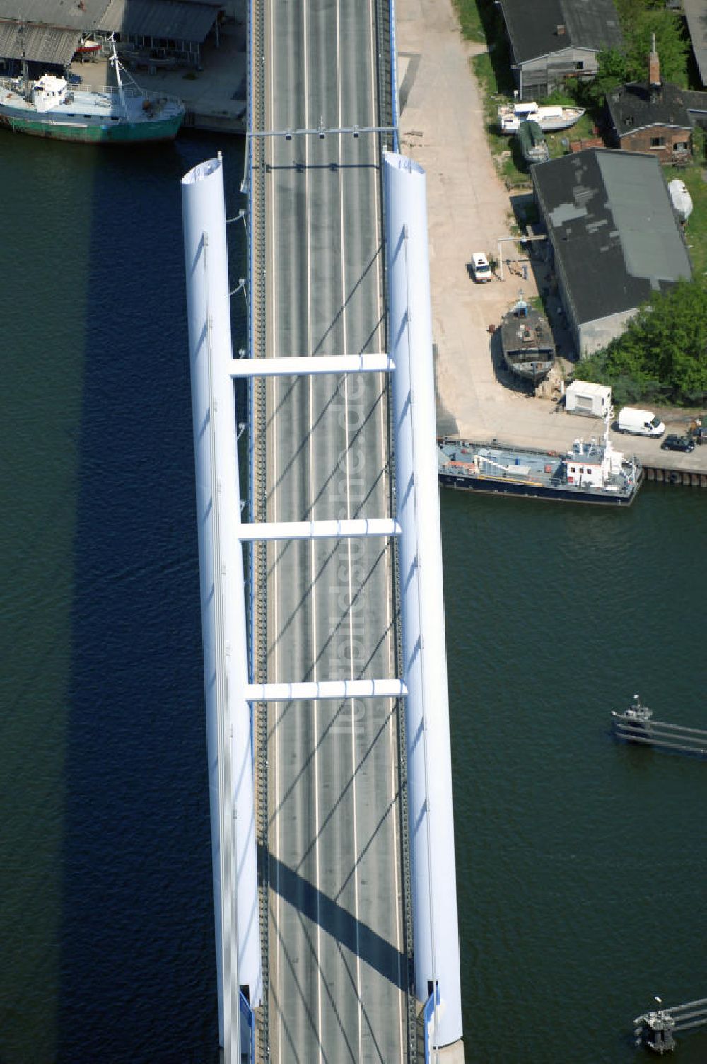 Luftaufnahme Stralsund - Strelasundquerung und Rügendamm- Brücke der Insel Rügen