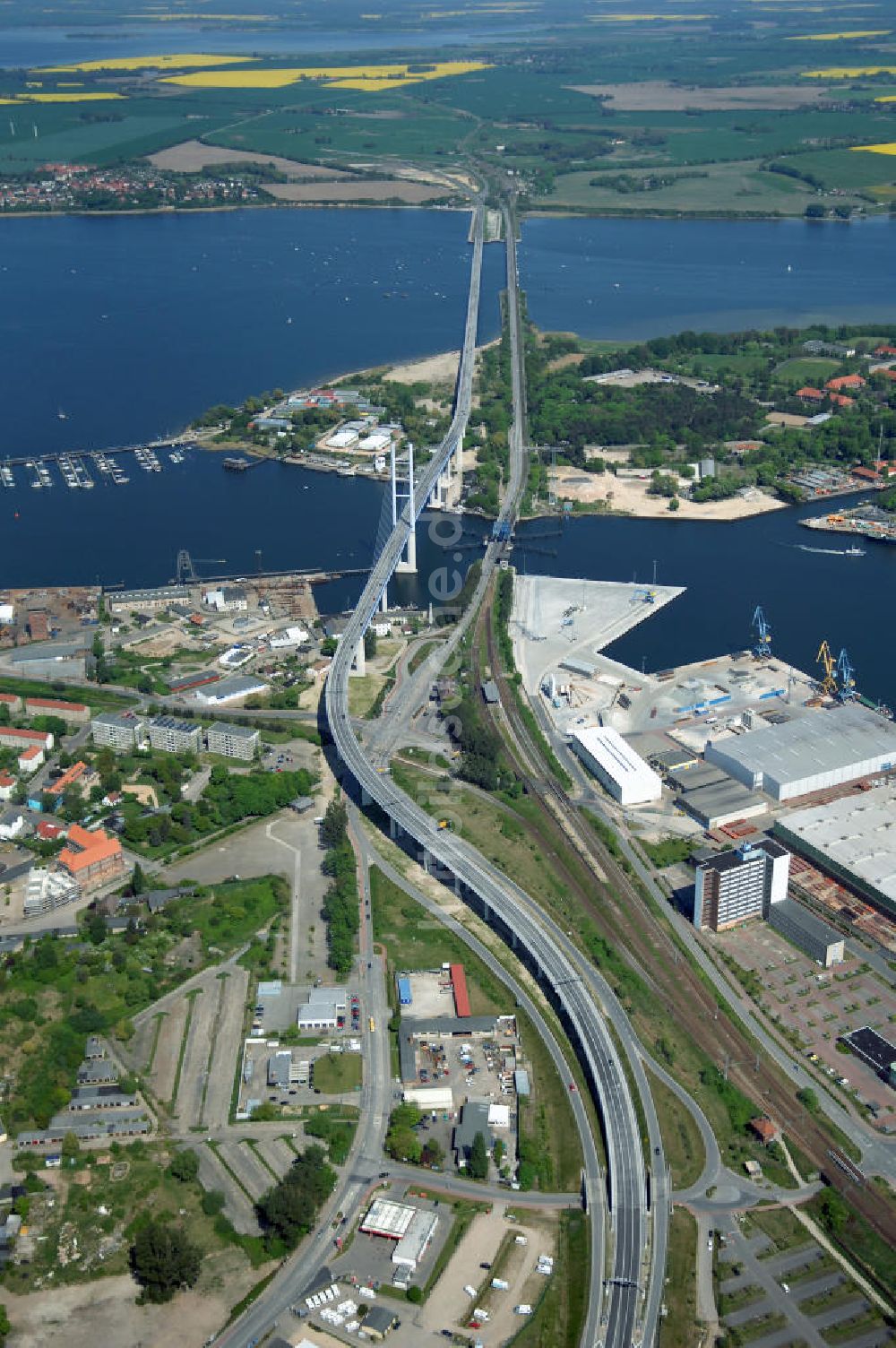 Stralsund von oben - Strelasundquerung und Rügendamm- Brücke der Insel Rügen