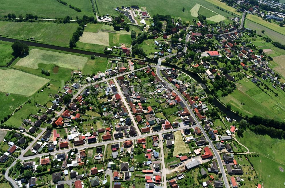 Luftaufnahme Banzkow - Störkanal mit Schleuse und Mühlengraben mit Wehr in Banzkow im Bundesland Mecklenburg-Vorpommern