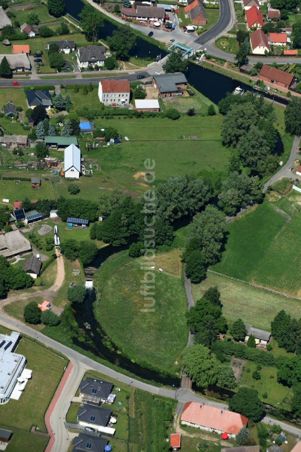 Luftaufnahme Banzkow - Störkanal mit Schleuse und Mühlengraben mit Wehr in Banzkow im Bundesland Mecklenburg-Vorpommern