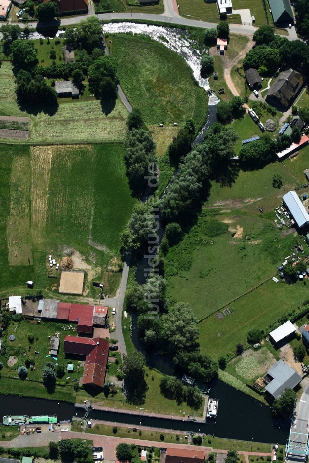 Banzkow von oben - Störkanal mit Schleuse und Mühlengraben mit Wehr in Banzkow im Bundesland Mecklenburg-Vorpommern