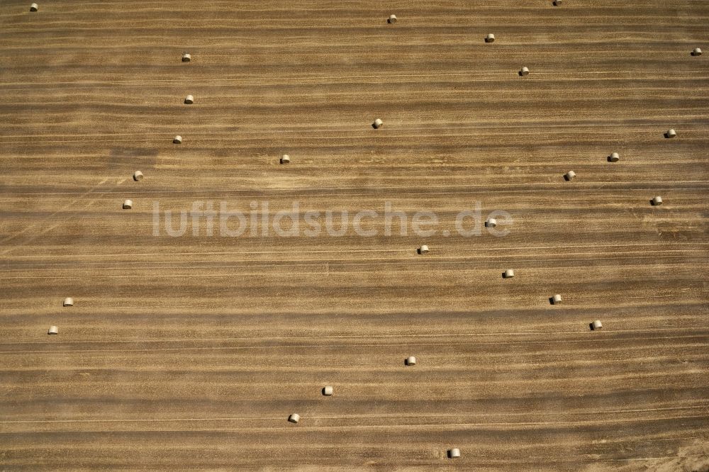 Kehl von oben - Strohballen- Landschaft auf einem Feld am Ortsrand in Kehl im Bundesland Baden-Württemberg, Deutschland