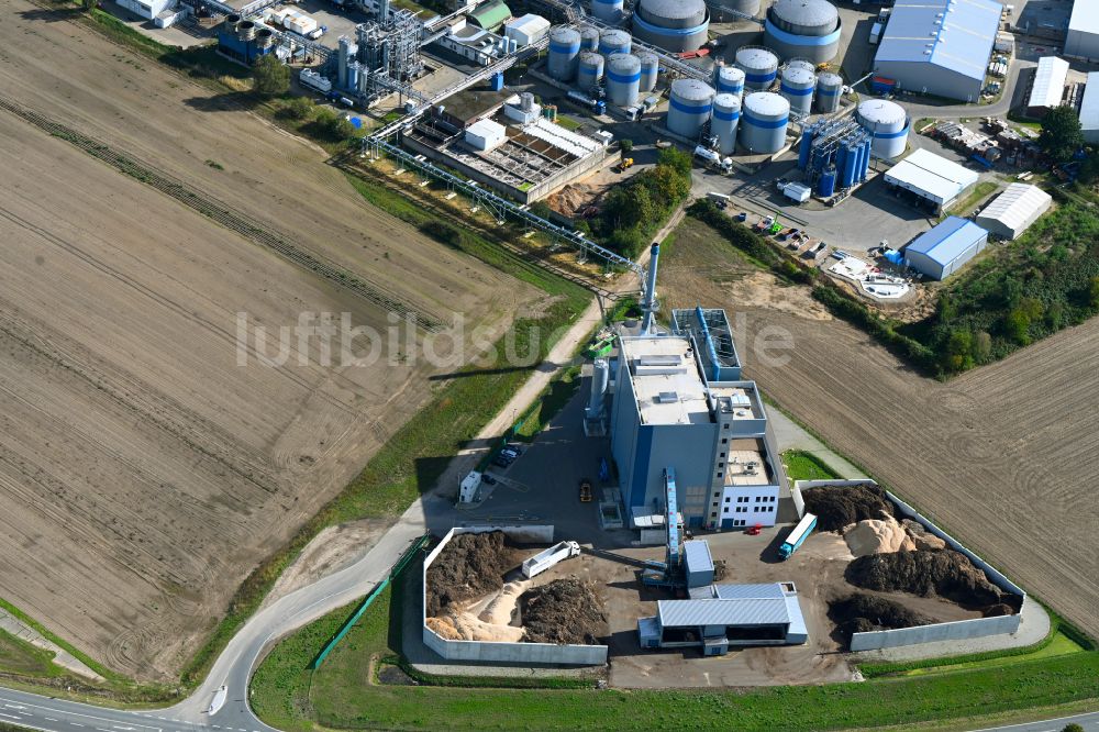 Uetze von oben - Stromkraftwerk mit Stromerzeugungsanlagen aus Biomasse in Uetze im Bundesland Niedersachsen, Deutschland