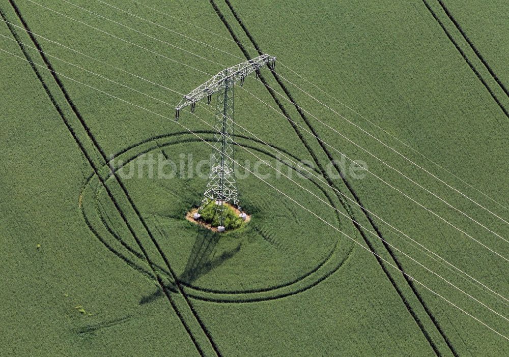 Erfurt von oben - Strommast bei Erfurt im Bundesland Thüringen