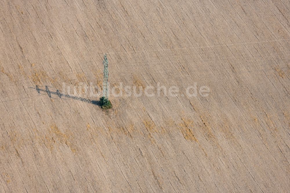 Marzling aus der Vogelperspektive: Strommast- Konstruktion einer Trasse und Verbundleitung in Marzling im Bundesland Bayern, Deutschland