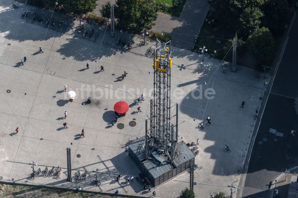 Leipzig aus der Vogelperspektive: Strommast- Konstruktion einer Trasse und Verbundleitung des Mobilitätszentrums der LVB in Leipzig im Bundesland Sachsen, Deutschland