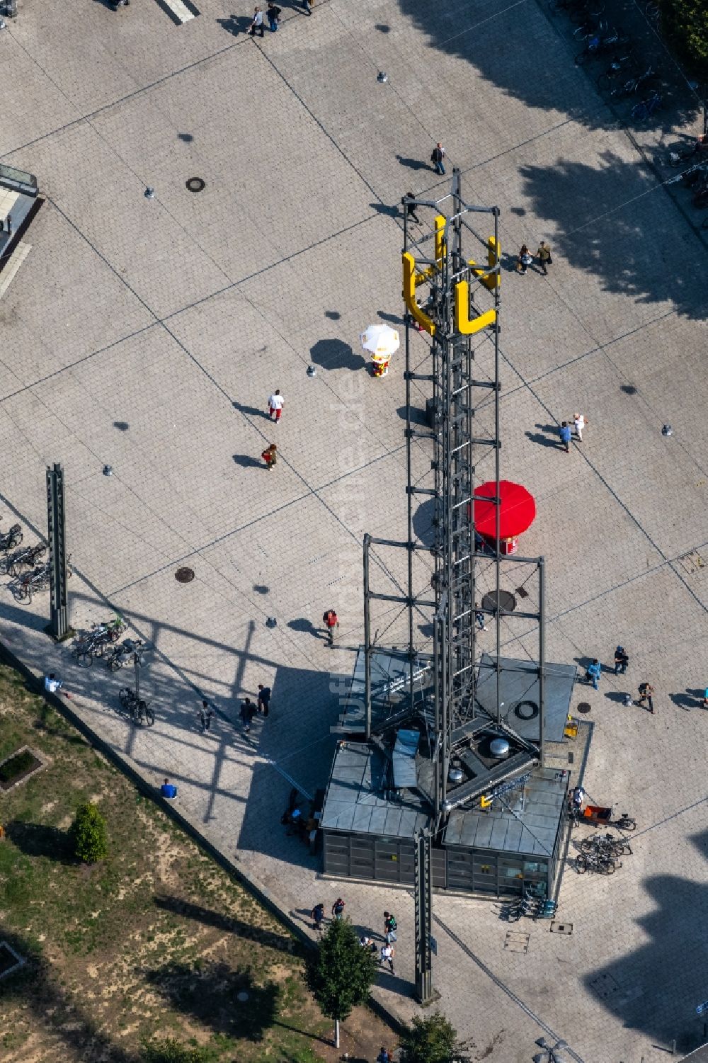 Luftbild Leipzig - Strommast- Konstruktion einer Trasse und Verbundleitung des Mobilitätszentrums der LVB in Leipzig im Bundesland Sachsen, Deutschland