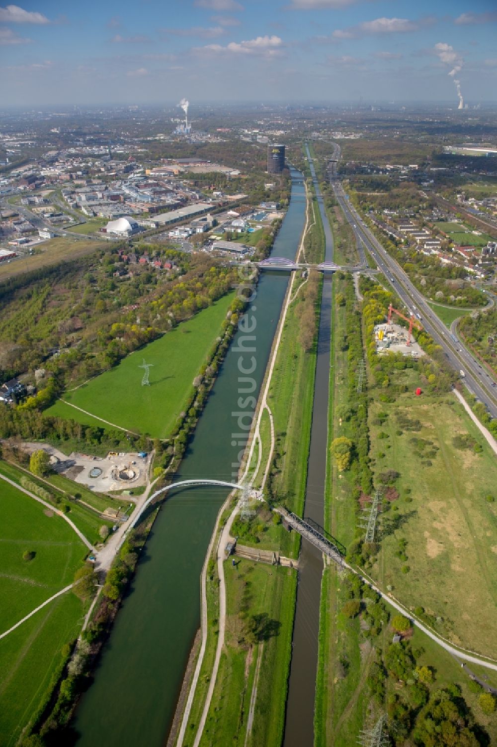 Oberhausen von oben - Strommast- Konstruktion einer Trasse und Verbundleitung in Oberhausen im Bundesland Nordrhein-Westfalen