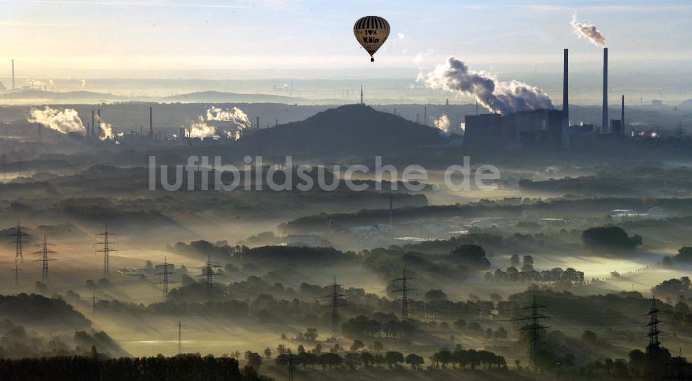 Luftaufnahme Gelsenkirchen - Strommasten bei Sonnenaufgang im Morgennebel