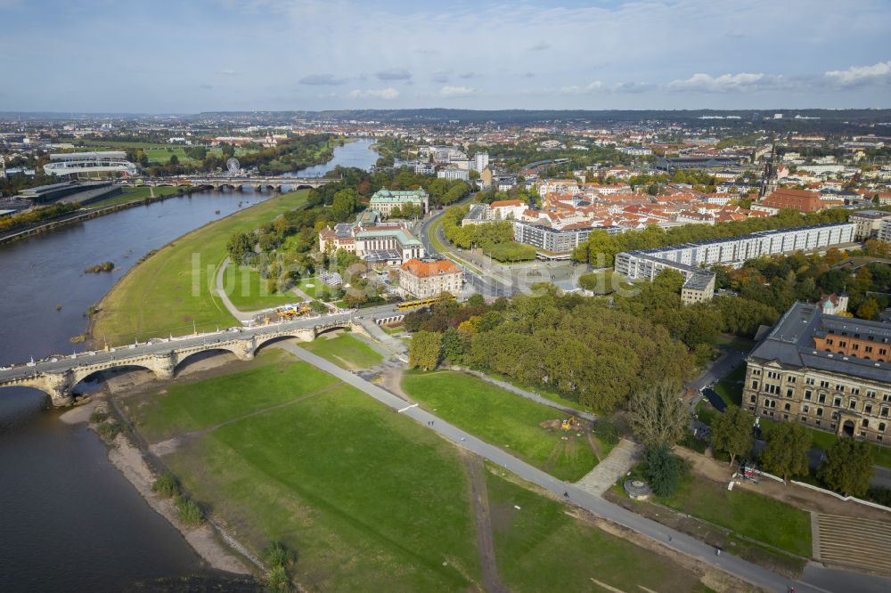 Dresden aus der Vogelperspektive: Strukturen einer Auen und- Wiesen- Landschaft Elbwiesen in Dresden im Bundesland Sachsen, Deutschland