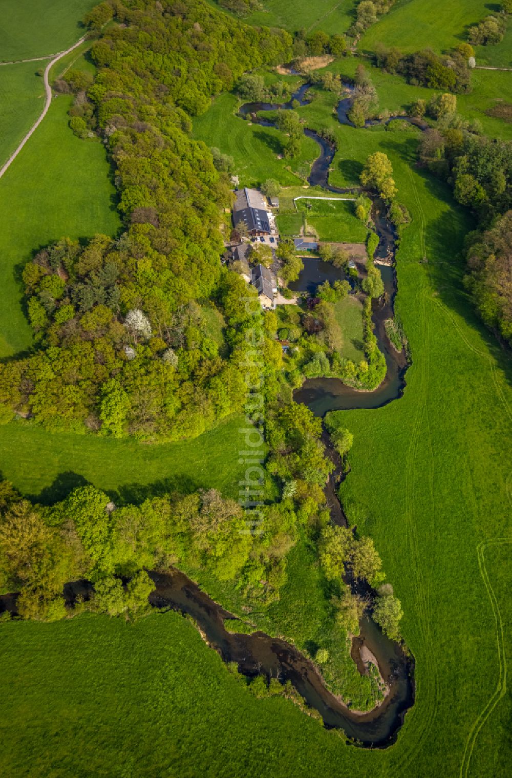 Würselen aus der Vogelperspektive: Strukturen einer Auen und- Wiesen- Landschaft entlang des Wurm - Flußverlaufes in Würselen im Bundesland Nordrhein-Westfalen, Deutschland