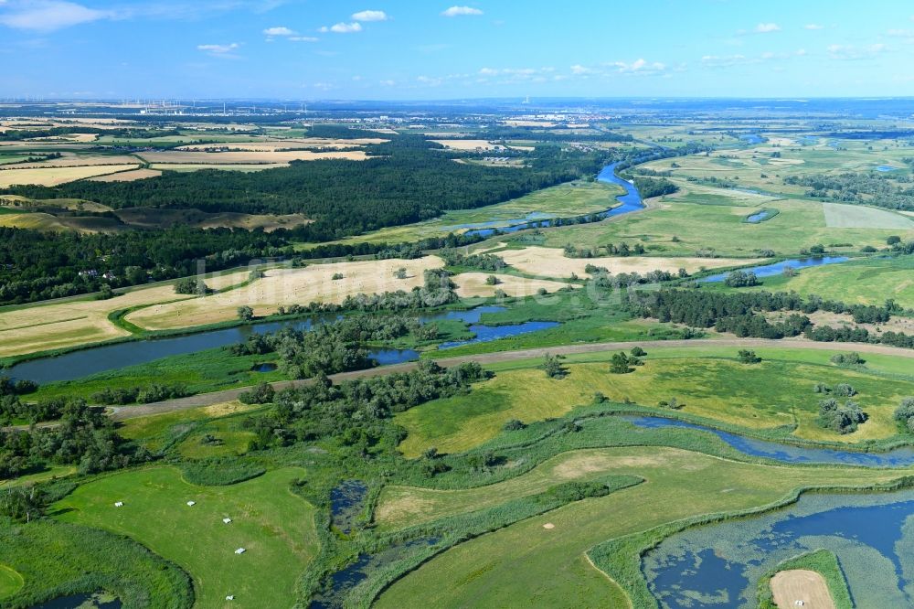 Luftaufnahme Schöneberg - Strukturen einer Auen und- Wiesen- Landschaft in Schöneberg im Bundesland Brandenburg, Deutschland