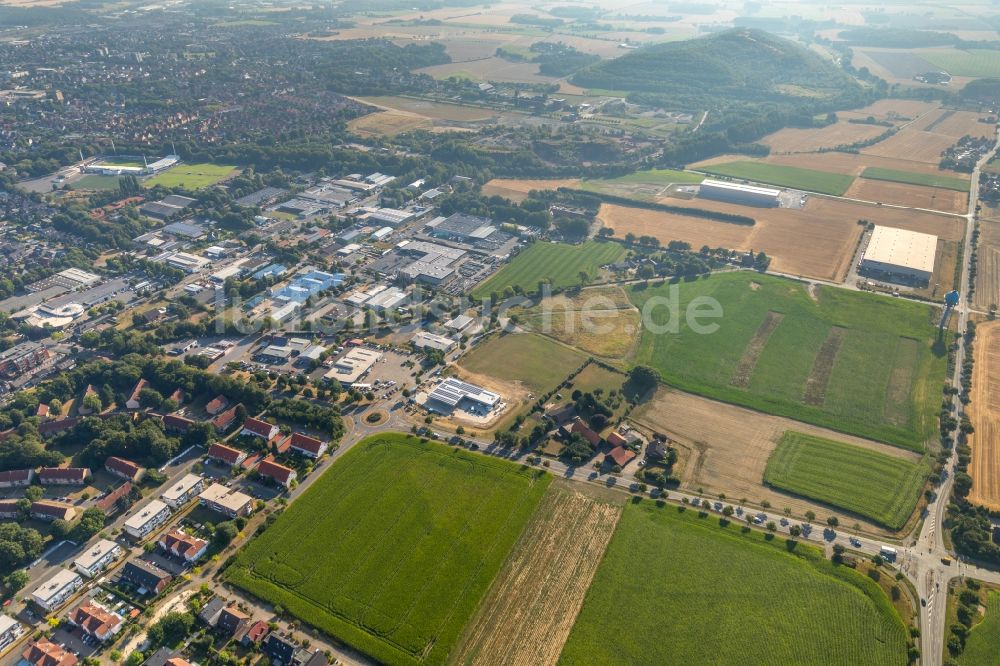 Luftbild Ahlen - Strukturen auf Feldern am Gewerbegebiet Vatheuershof in Ahlen im Bundesland Nordrhein-Westfalen, Deutschland