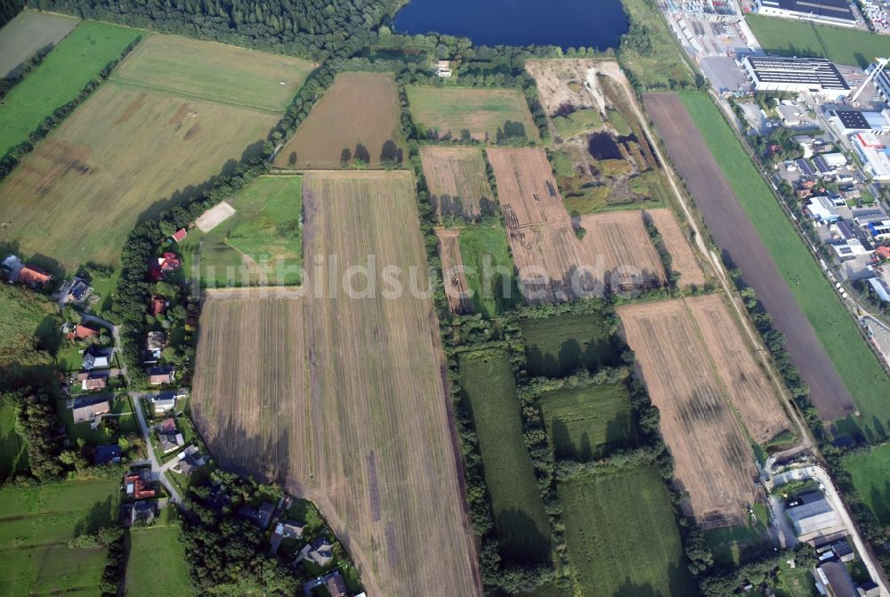 Luftbild Aurich - Strukturen auf landwirtschaftlichen Feldern in Aurich im Bundesland Niedersachsen