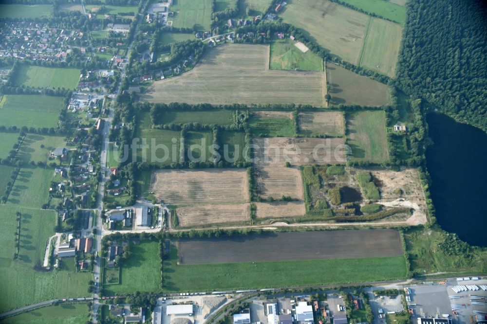 Luftbild Aurich - Strukturen auf landwirtschaftlichen Feldern in Aurich im Bundesland Niedersachsen