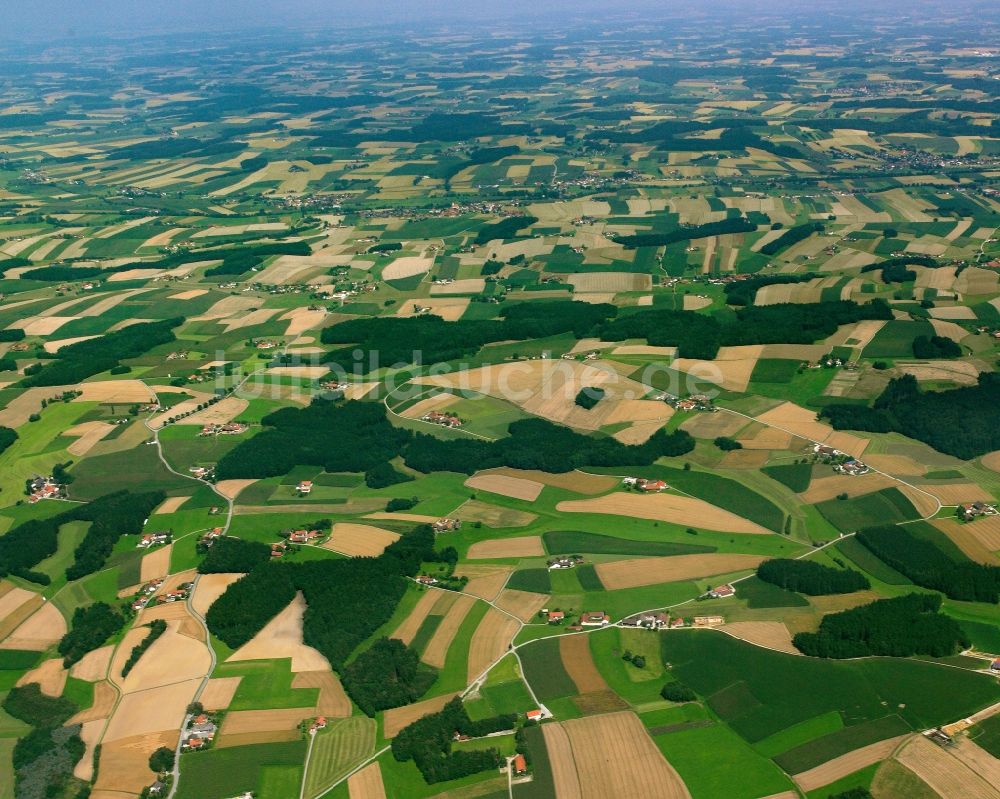 Luftaufnahme Braunsberg - Strukturen auf landwirtschaftlichen Feldern in Braunsberg im Bundesland Bayern, Deutschland