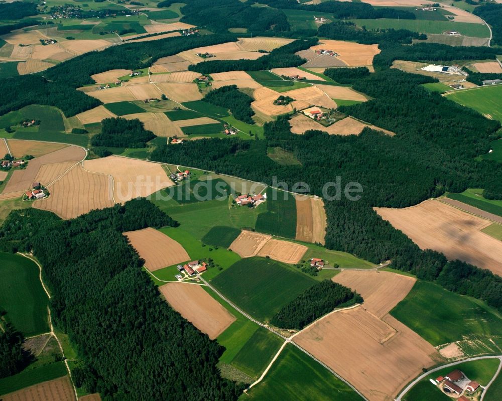 Eben von oben - Strukturen auf landwirtschaftlichen Feldern in Eben im Bundesland Bayern, Deutschland