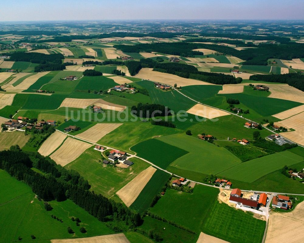 Luftaufnahme Edstall - Strukturen auf landwirtschaftlichen Feldern in Edstall im Bundesland Bayern, Deutschland