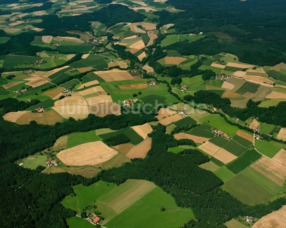 Ering aus der Vogelperspektive: Strukturen auf landwirtschaftlichen Feldern in Ering im Bundesland Bayern, Deutschland