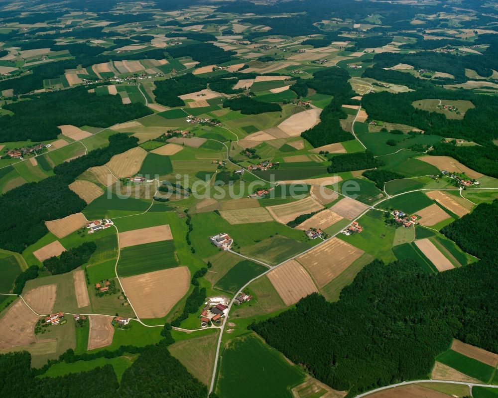 Luftaufnahme Fatzöd - Strukturen auf landwirtschaftlichen Feldern in Fatzöd im Bundesland Bayern, Deutschland