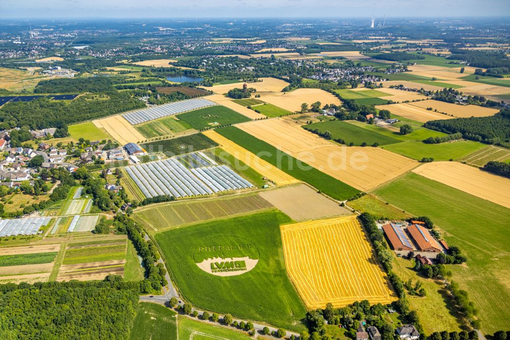 Dortmund von oben - Strukturen auf landwirtschaftlichen Feldern in Form des LVM Versicherung Logo in Dortmund im Bundesland Nordrhein-Westfalen, Deutschland