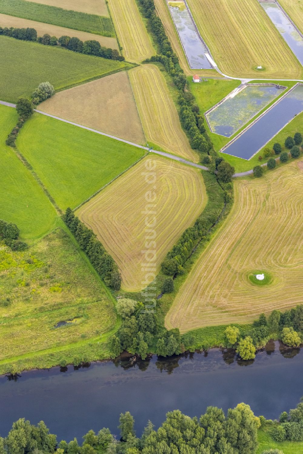 Fröndenberg/Ruhr aus der Vogelperspektive: Strukturen auf landwirtschaftlichen Feldern in Fröndenberg/Ruhr im Bundesland Nordrhein-Westfalen, Deutschland